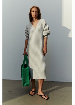 H & M - Sukienka z dzianiny w prążki - Szary ze sklepu H&M w kategorii Sukienki - zdjęcie 169598392
