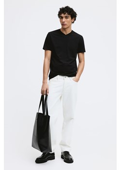 H & M - T-shirt z dekoltem w serek Slim Fit - Czarny ze sklepu H&M w kategorii T-shirty męskie - zdjęcie 169599463