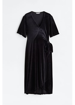 H & M - MAMA Welurowa sukienka kopertowa - Czarny ze sklepu H&M w kategorii Sukienki ciążowe - zdjęcie 169599503