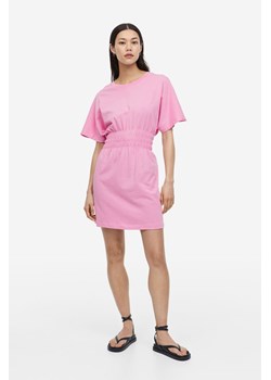 H & M - T-shirtowa sukienka z elastycznym marszczeniem - Różowy ze sklepu H&M w kategorii Sukienki - zdjęcie 169599920