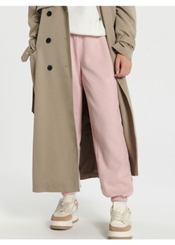 Sinsay - Spodnie dresowe - różowy ze sklepu Sinsay w kategorii Spodnie damskie - zdjęcie 169619080