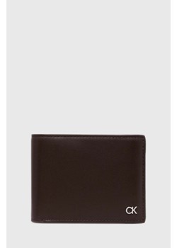 Calvin Klein portfel skórzany męski kolor brązowy ze sklepu ANSWEAR.com w kategorii Portfele męskie - zdjęcie 169619803