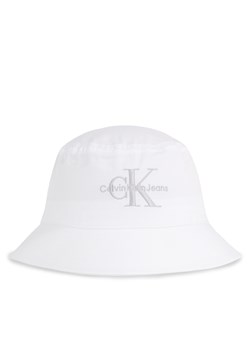 Kapelusz Calvin Klein Jeans Monogram Bucket Hat K60K611029 Biały ze sklepu eobuwie.pl w kategorii Kapelusze damskie - zdjęcie 169629774