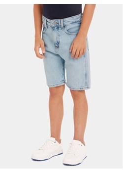 Calvin Klein Jeans Szorty jeansowe IB0IB02005 Niebieski Relaxed Fit ze sklepu MODIVO w kategorii Spodenki chłopięce - zdjęcie 169635213