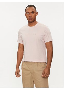 Guess T-Shirt M2BP47 K7HD0 Różowy Slim Fit ze sklepu MODIVO w kategorii T-shirty męskie - zdjęcie 169636091