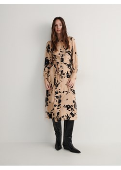 Reserved - Koszulowa sukienka w kwiaty - beżowy ze sklepu Reserved w kategorii Sukienki - zdjęcie 169640102