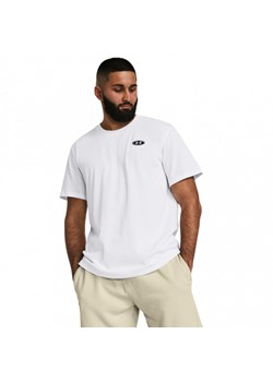 Męski t-shirt z nadrukiem Under Armour UA Hw Lc Patch SS - biały ze sklepu Sportstylestory.com w kategorii T-shirty męskie - zdjęcie 169641950
