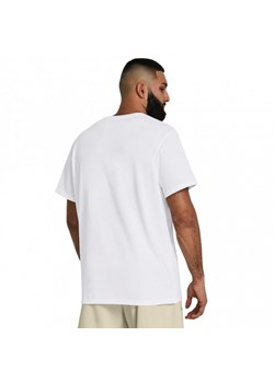 Męski t-shirt z nadrukiem Under Armour UA Hw Lc Patch SS - biały ze sklepu Sportstylestory.com w kategorii T-shirty męskie - zdjęcie 169641951