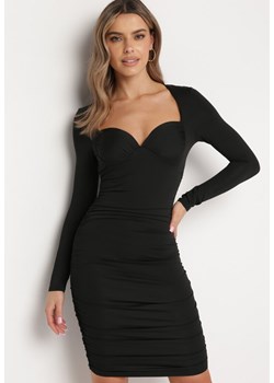 Czarna Dopasowana Sukienka Ozdobiona Marszczeniami z Głębokim Dekoltem Daphen ze sklepu Born2be Odzież w kategorii Sukienki - zdjęcie 169645760