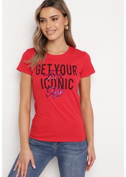 Czerwony Bawełniany T-shirt z Ozdobnym Napisem i Cekinami Oriella ze sklepu Born2be Odzież w kategorii Bluzki damskie - zdjęcie 169645951