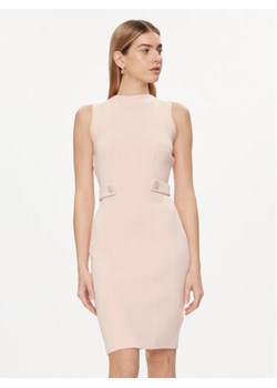 Guess Sukienka codzienna W4GK89 K7UW2 Różowy Slim Fit ze sklepu MODIVO w kategorii Sukienki - zdjęcie 169655182