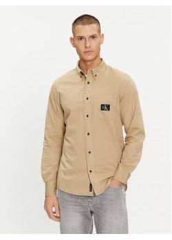 Calvin Klein Jeans Koszula J30J325772 Beżowy Regular Fit ze sklepu MODIVO w kategorii Koszule męskie - zdjęcie 169658032