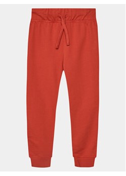 United Colors Of Benetton Spodnie dresowe 3BC1CF04P Czerwony Regular Fit ze sklepu MODIVO w kategorii Spodnie chłopięce - zdjęcie 169658233