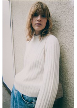 H & M - Sweter o splocie w prążki - Biały ze sklepu H&M w kategorii Swetry damskie - zdjęcie 169675260