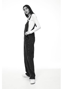 H & M - Dżinsowe ogrodniczki - Czarny ze sklepu H&M w kategorii Spodnie damskie - zdjęcie 169678643