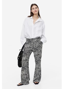 H & M - Rozszerzane spodnie - Czarny ze sklepu H&M w kategorii Spodnie damskie - zdjęcie 169679122