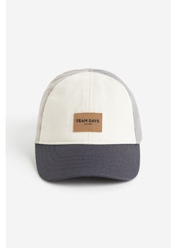 H & M - Bawełniana czapka z daszkiem - Beżowy ze sklepu H&M w kategorii Czapki dziecięce - zdjęcie 169679600