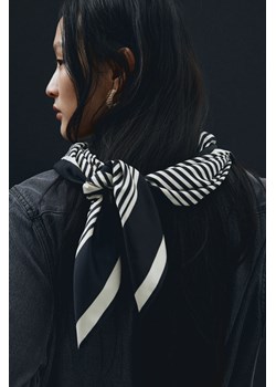H & M - Satynowa chustka z nadrukiem - Czarny ze sklepu H&M w kategorii Szaliki i chusty damskie - zdjęcie 169680172