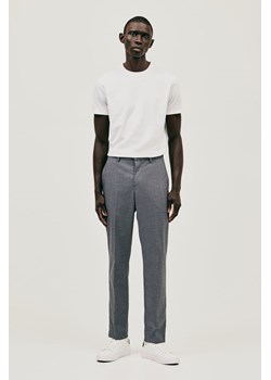 H & M - Spodnie garniturowe Slim Fit - Szary ze sklepu H&M w kategorii Spodnie męskie - zdjęcie 169680262