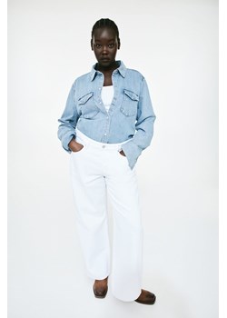 H & M - Curvy Fit Baggy Low Jeans - Biały ze sklepu H&M w kategorii Jeansy damskie - zdjęcie 169681380