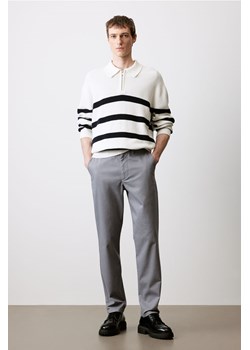 H & M - Bawełniane spodnie chinos Slim Fit - Szary ze sklepu H&M w kategorii Spodnie męskie - zdjęcie 169681820