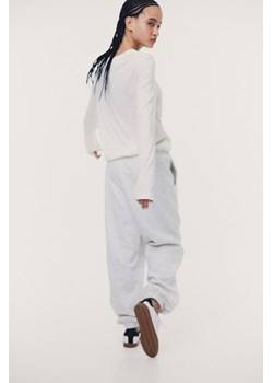 H & M - Joggersy - Szary ze sklepu H&M w kategorii Spodnie damskie - zdjęcie 169681993