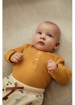 Brązowe body niemowlęce z prążkowanej dzianiny z długim rękawem ze sklepu 5.10.15 w kategorii Body niemowlęce - zdjęcie 169684163