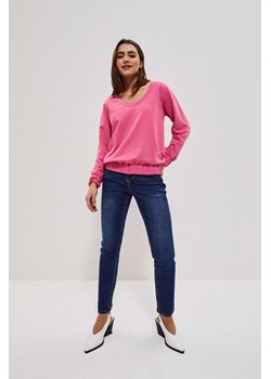 Bluza damska z dekoltem w serek - różowa ze sklepu 5.10.15 w kategorii Bluzy damskie - zdjęcie 169685100