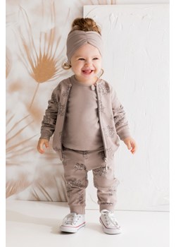 Spodnie dresowe niemowlęce - beżowe ze sklepu 5.10.15 w kategorii Spodnie i półśpiochy - zdjęcie 169685490