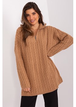 Camelowy sweter z warkoczami i suwakiem ze sklepu 5.10.15 w kategorii Swetry damskie - zdjęcie 169685511