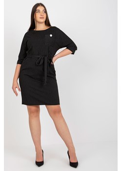 Czarna ołówkowa sukienka plus size w paski z wiązaniem ze sklepu 5.10.15 w kategorii Sukienki - zdjęcie 169685621