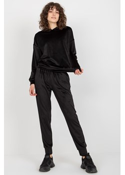 Czarny damski
komplet welurowy ze spodniami i
bluzą ze sklepu 5.10.15 w kategorii Dresy damskie - zdjęcie 169685733