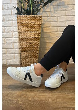 Buty sportowe damskie białe sznurowane ze sklepu 5.10.15 w kategorii Buty sportowe damskie - zdjęcie 169685754