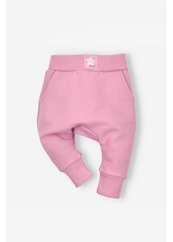Różowe spodnie dresowe niemowlęce ze sklepu 5.10.15 w kategorii Spodnie i półśpiochy - zdjęcie 169685784