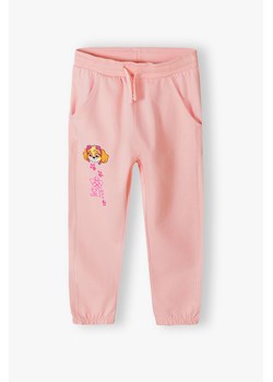 Różowe spodnie dresowe dla dziewczynki Psi Patrol ze sklepu 5.10.15 w kategorii Spodnie dziewczęce - zdjęcie 169686491
