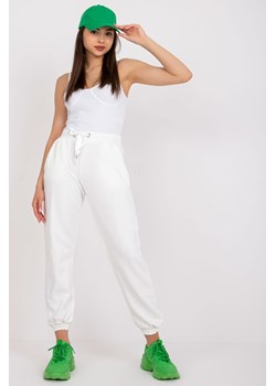 Spodnie dresowe damskie - białe ze sklepu 5.10.15 w kategorii Spodnie damskie - zdjęcie 169687712