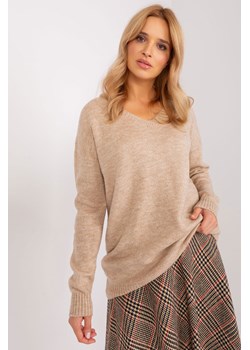 Sweter oversize z dekoltem V camelowy ze sklepu 5.10.15 w kategorii Swetry damskie - zdjęcie 169687812