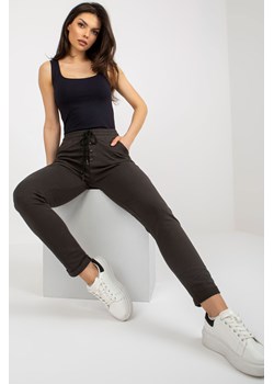 Khaki bawełniane spodnie dresowe z gumką w pasie ze sklepu 5.10.15 w kategorii Spodnie damskie - zdjęcie 169689011