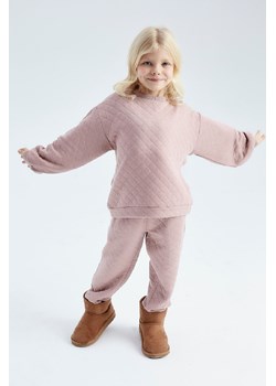 Pikowany, różowy komplet dresowy dla małej dziewczynki - Limited Edition ze sklepu 5.10.15 w kategorii Dresy dziewczęce - zdjęcie 169689520