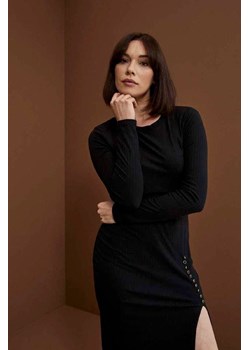 Sukienka damska czarna prążkowana z długim rękawem ze sklepu 5.10.15 w kategorii Sukienki - zdjęcie 169690861