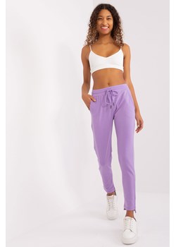 Spodnie basic z asymetrycznymi nogawkami jasny fioletowy ze sklepu 5.10.15 w kategorii Spodnie damskie - zdjęcie 169690910