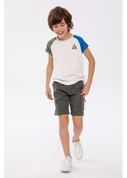 Szare szorty typu bojówki dla chłopca ze sklepu 5.10.15 w kategorii Spodenki chłopięce - zdjęcie 169692084