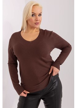 Dopasowany sweter plus size z wiskozy brązowy ze sklepu 5.10.15 w kategorii Swetry damskie - zdjęcie 169692211