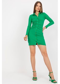 Zielona prążkowana sukienka basic z guzikami RUE PARIS ze sklepu 5.10.15 w kategorii Sukienki - zdjęcie 169692512