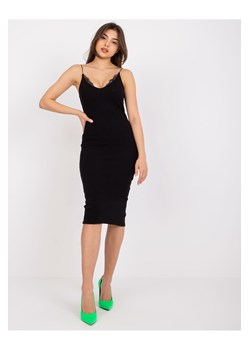 Dopasowana sukienka z koronkowym zdobieniem czarna ze sklepu 5.10.15 w kategorii Sukienki - zdjęcie 169693022