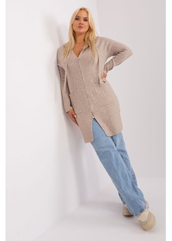 Ciemnobeżowy długi sweter plus size z kapturem ze sklepu 5.10.15 w kategorii Swetry damskie - zdjęcie 169693814