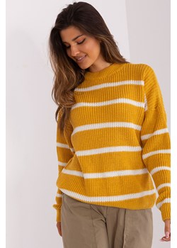 Ciemnożółty sweter damski oversize z okrągłym dekoltem ze sklepu 5.10.15 w kategorii Swetry damskie - zdjęcie 169695090
