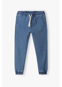 Jeansowe spodnie typu jogger dla chłopca ze sklepu 5.10.15 w kategorii Spodnie chłopięce - zdjęcie 169695971