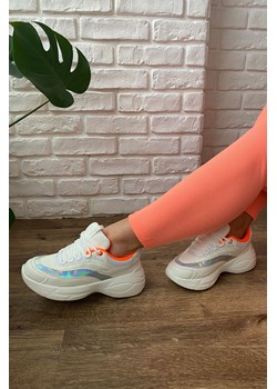 Obuwie damskie sneakersy białe ze sklepu 5.10.15 w kategorii Buty sportowe damskie - zdjęcie 169697002