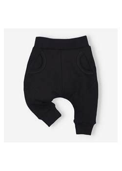 Spodnie niemowlęce z bawełny organicznej dla chłopca ze sklepu 5.10.15 w kategorii Spodnie i półśpiochy - zdjęcie 169697032
